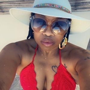 Meet your Posher, Banika